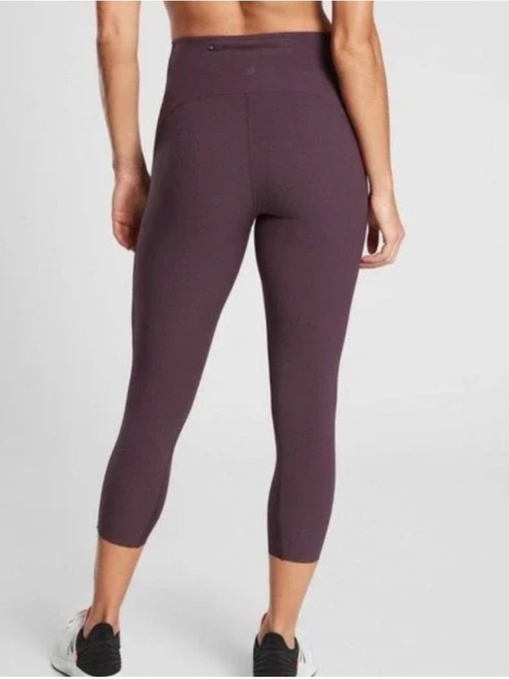 Athleta Ultimate Dobby Mesh Capri Leggings High Rise Mulberry Rose‎ Purple XS